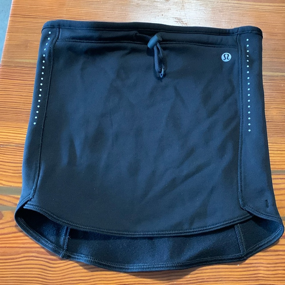Lululemon neck warmer, black, like new condition